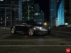 Безумный C63 AMG «Black Series» & диски Vossen Wheels