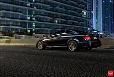 Безумный C63 AMG «Black Series» & диски Vossen Wheels